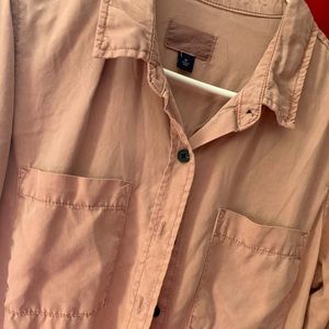 UNIVERSAL THREAD SHIRT size M